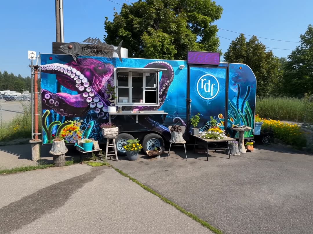 Walking up to the Rawdeadfish sushi truck